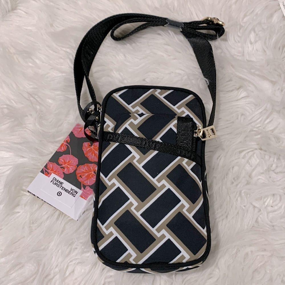 DIANE VON Furstenberg x Target crossbody bag zip top with small wallet. NWT